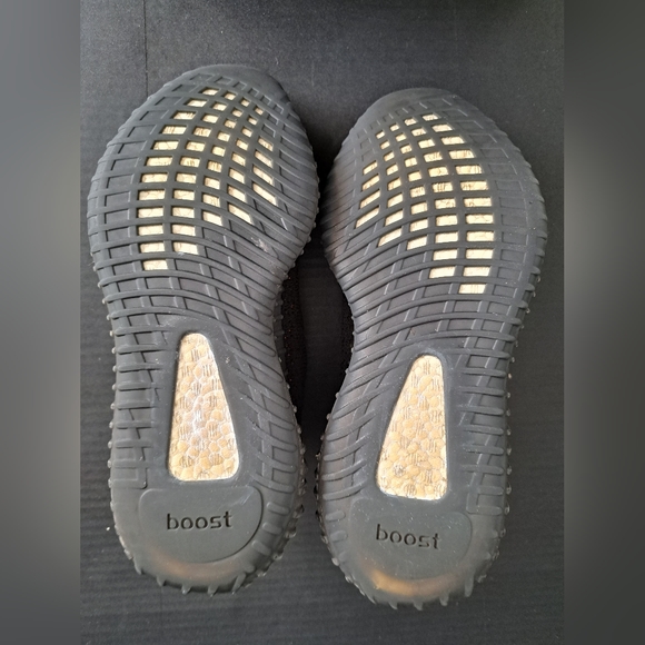 Adidas Yeezy Boost 350 V2, Men's Sneakers Size 7. - Picture 6 of 13